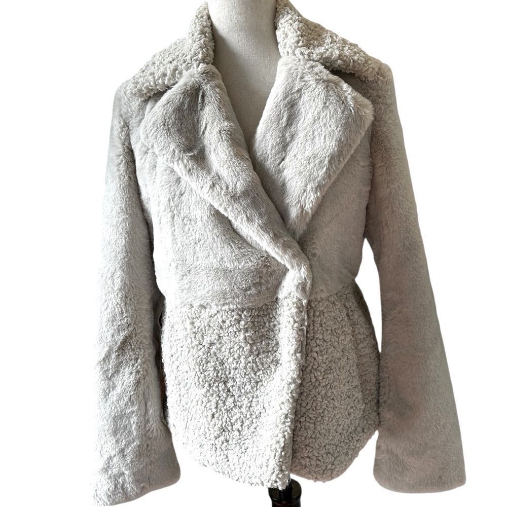 Express new tags, Sherpa / Faux Fur Jacket size extra small